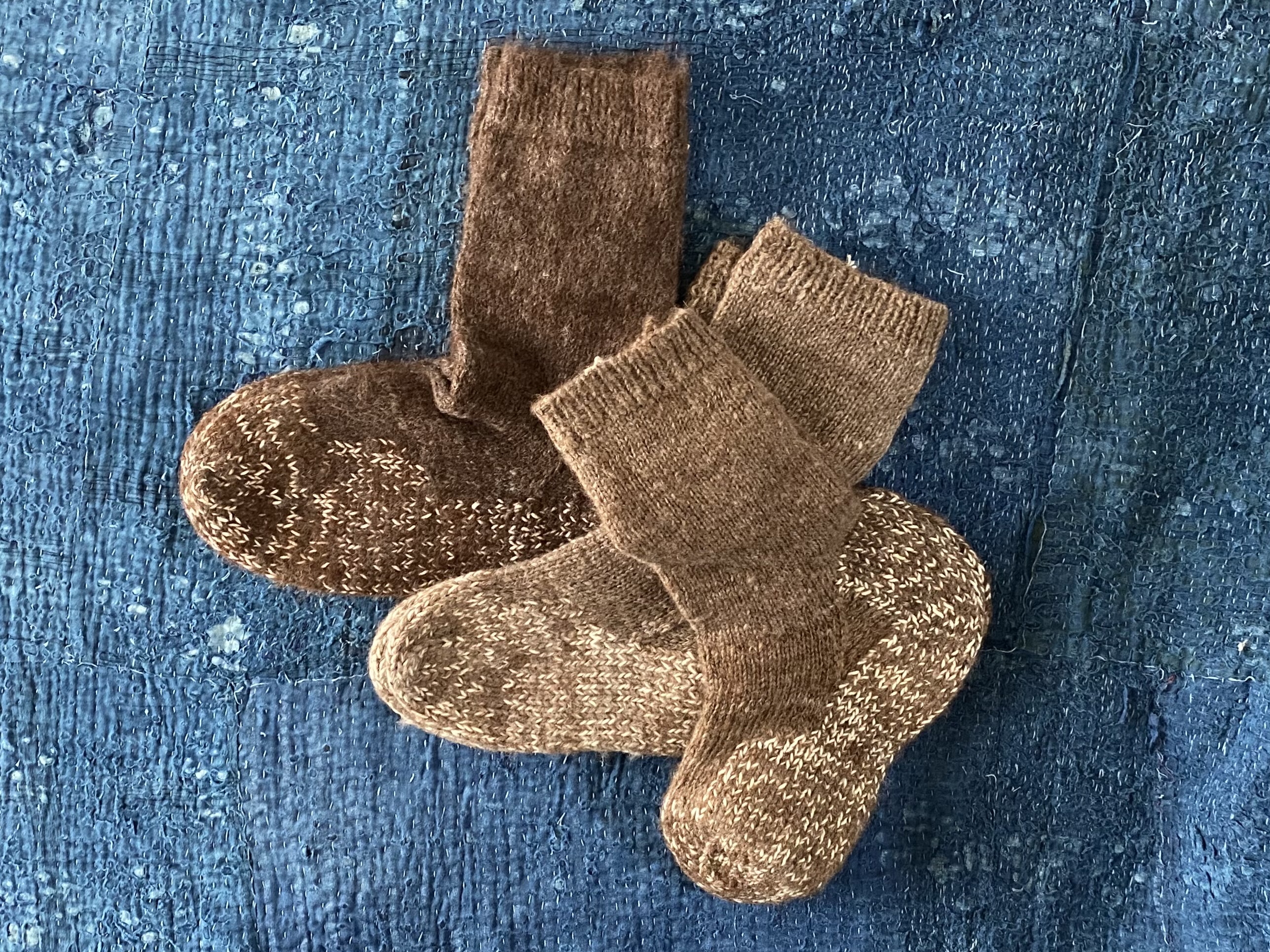 アルパカの手紡ぎ手編みの靴下🧦プエンテ