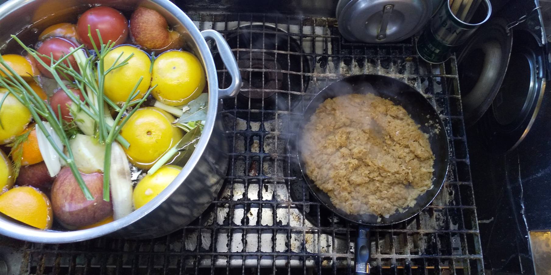 ぱすた屋ですが、カレーとガパオを仕込みます