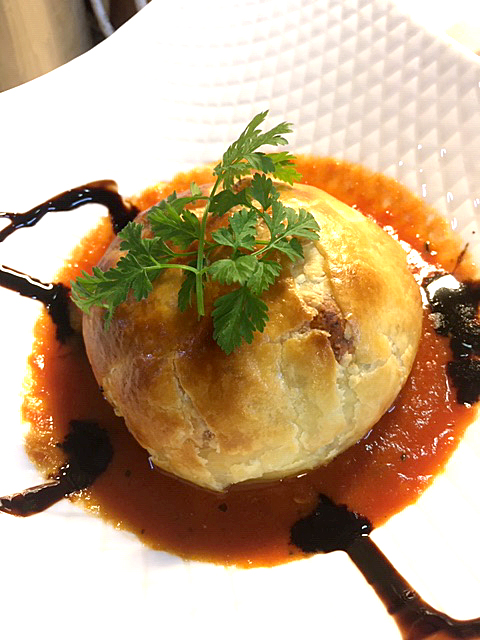 ヤガラのムース　パイ包み焼き