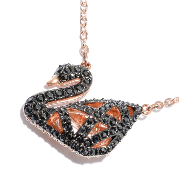 【SWAROVSKI】胸元を華やかに演出してくれるピンクゴールドのネックレス　送料無料