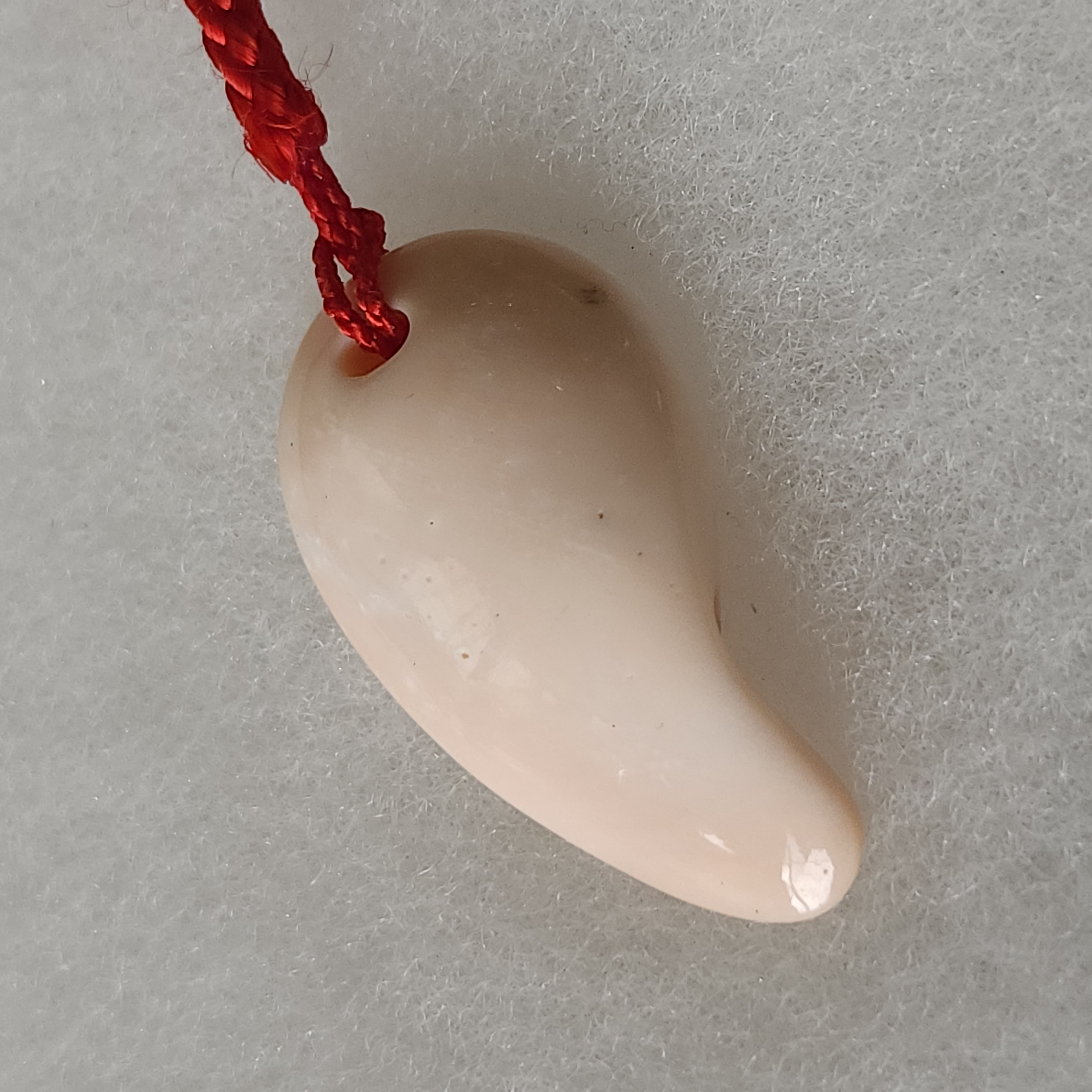 【新掲載】勾玉(宝石珊瑚製)根付