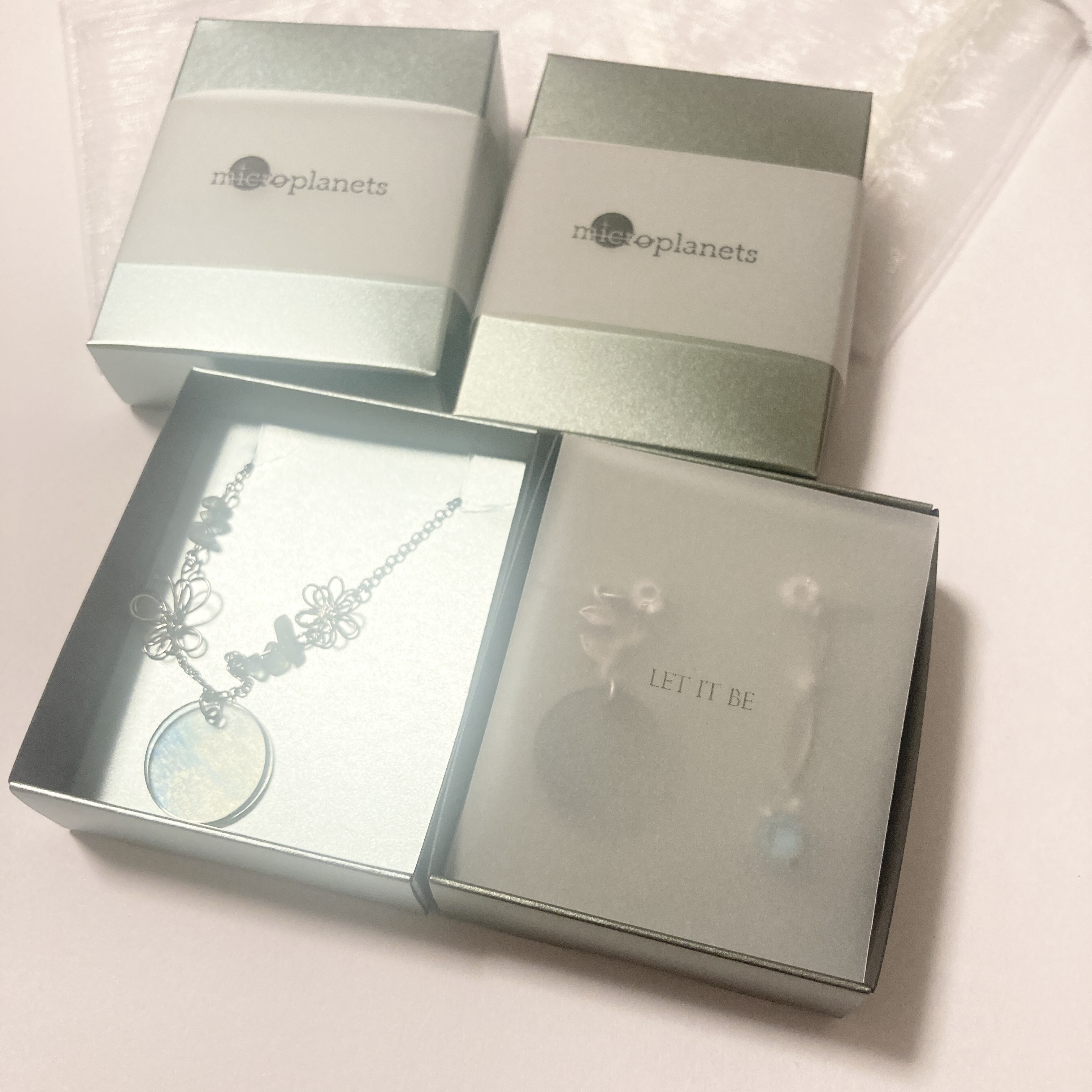 新作とギフトボックス
