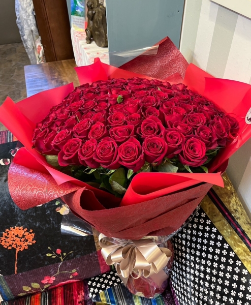 プロポーズに赤バラ108本の花束|浦安市舞浜_東京ディズニーランドホテル へお届け