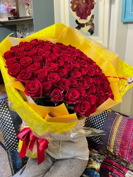 プロポーズに赤バラ108本の花束｜ディズニーファンタジースプリングスホテルへお届け