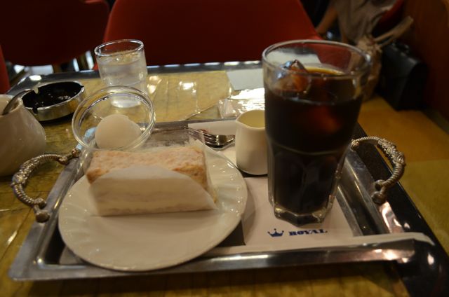 銀座のレトロな喫茶店ROYAL