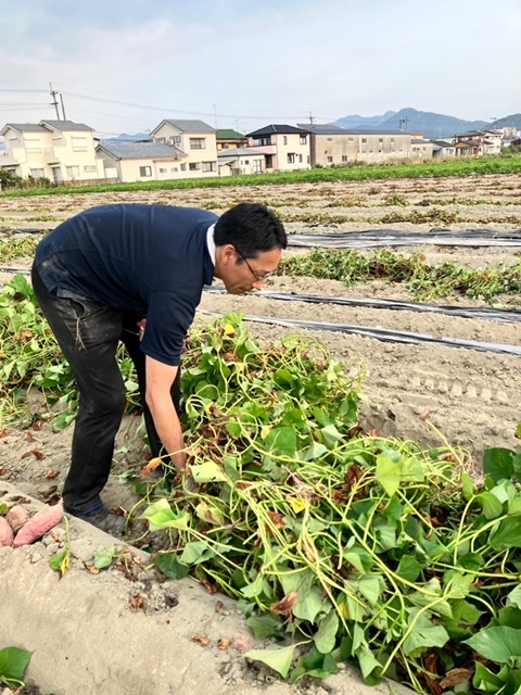 きもと農園の芋掘り体験にアイフルホームの皆さんが来場！