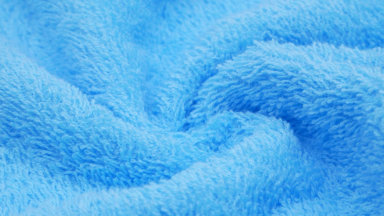 窓拭きタオルの選び方｜拭きスジ・毛羽・糸くずを減らす3条件