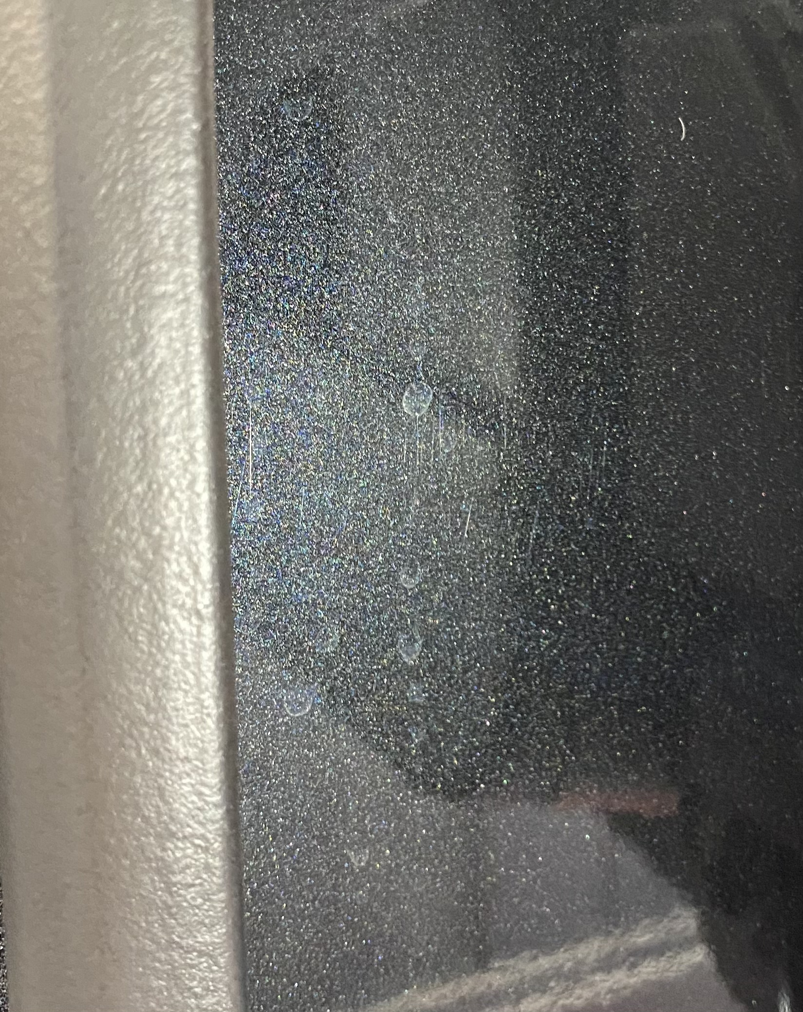 雨上がりの嫌な汚れ"水垢"の正体とは？
