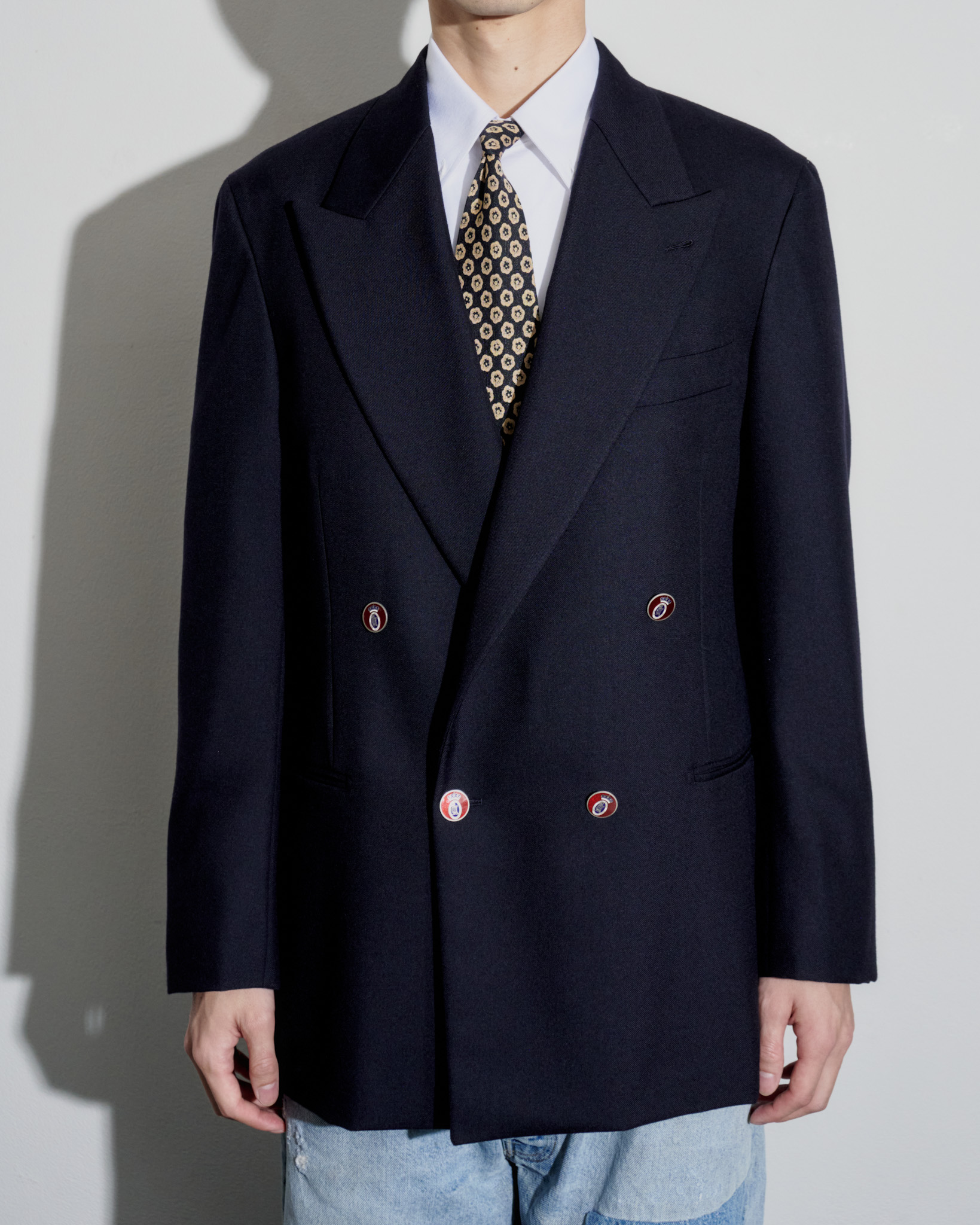 ヴィンテージ英国生地、ヴィンテージメタルボタンを使用したスペシャルなダブル紺ブレを製作。