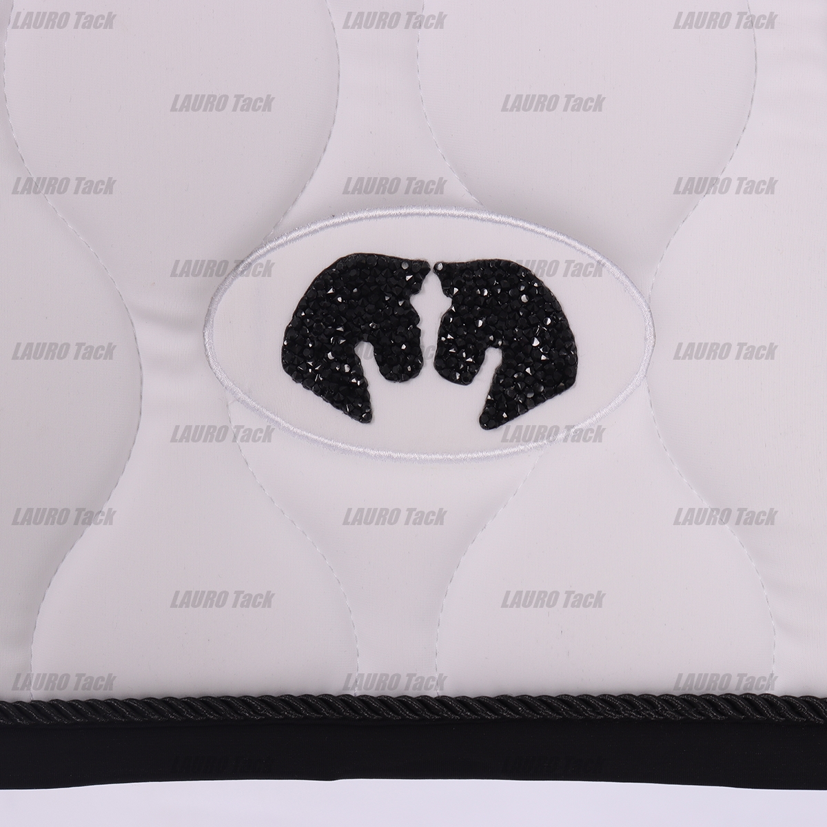 🤍 清潔感と上品さを兼ね備えた！SKØLホワイト馬場用ゼッケン 🤍