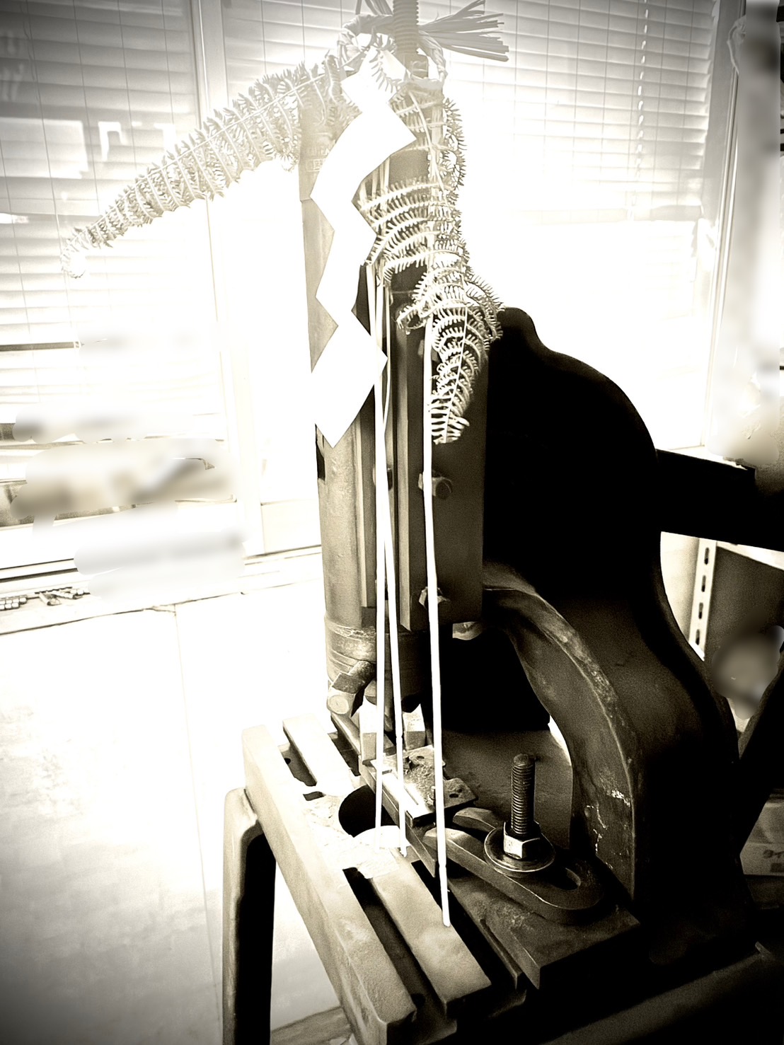 製造部のマシーンにもしめ飾り🍃