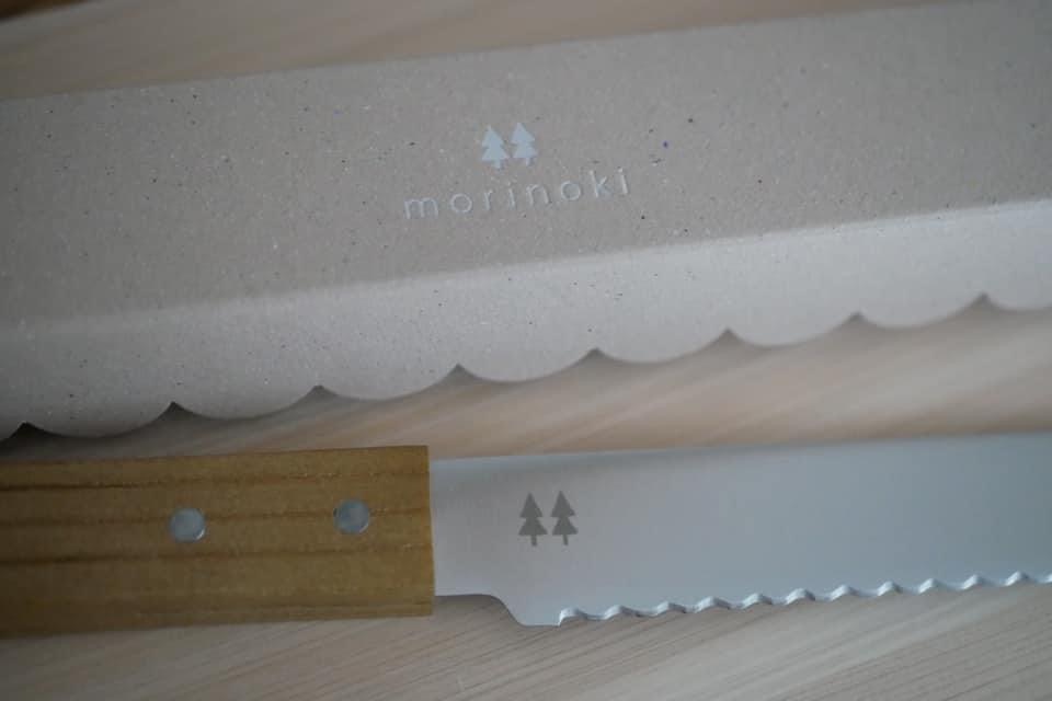 morinokiのブレッドナイフとB-grottoのメープルパン