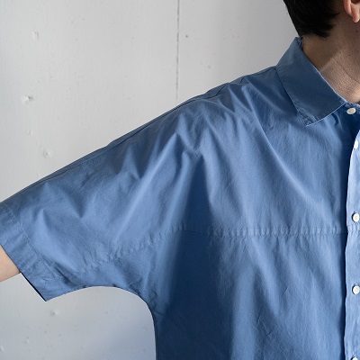 【STILL BY HAND】少し変わった切り替えが素敵な半袖シャツ