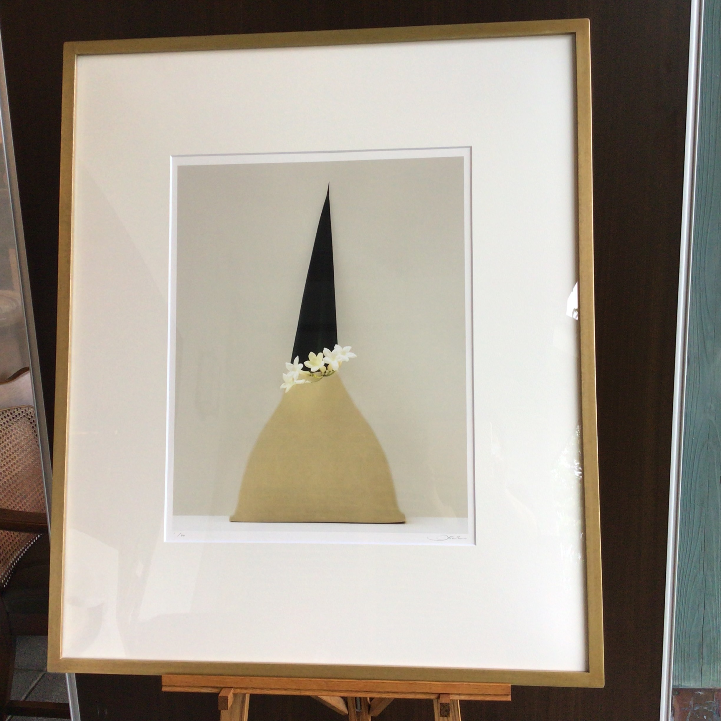 現代アートのリトグラフが数点入荷いたしました。どれも大きめで飾るととてもモダンな絵が多いです。