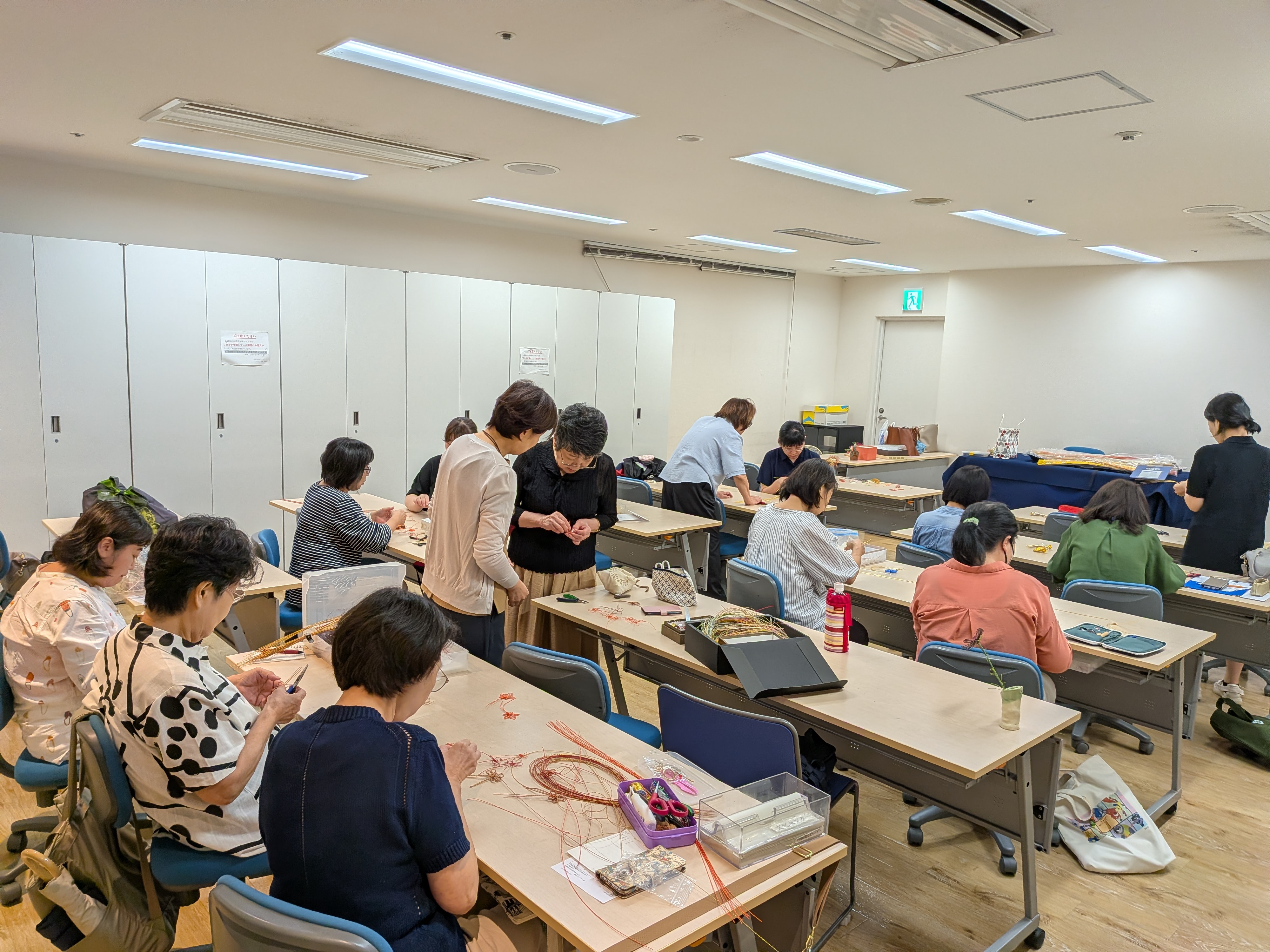 仲間に助けられて