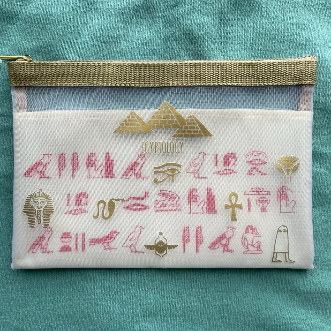 好きな人にはたまらない！「古代エジプト文明」をモチーフにしたハンカチ＆靴下再入荷しました。