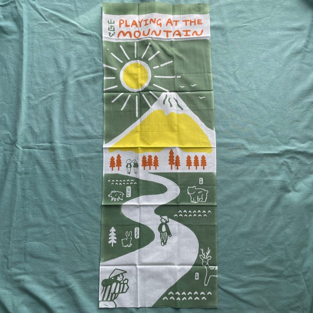 ちょっと珍しい色合いも楽しい、山遊びを描いた注染め手ぬぐい再入荷しました。