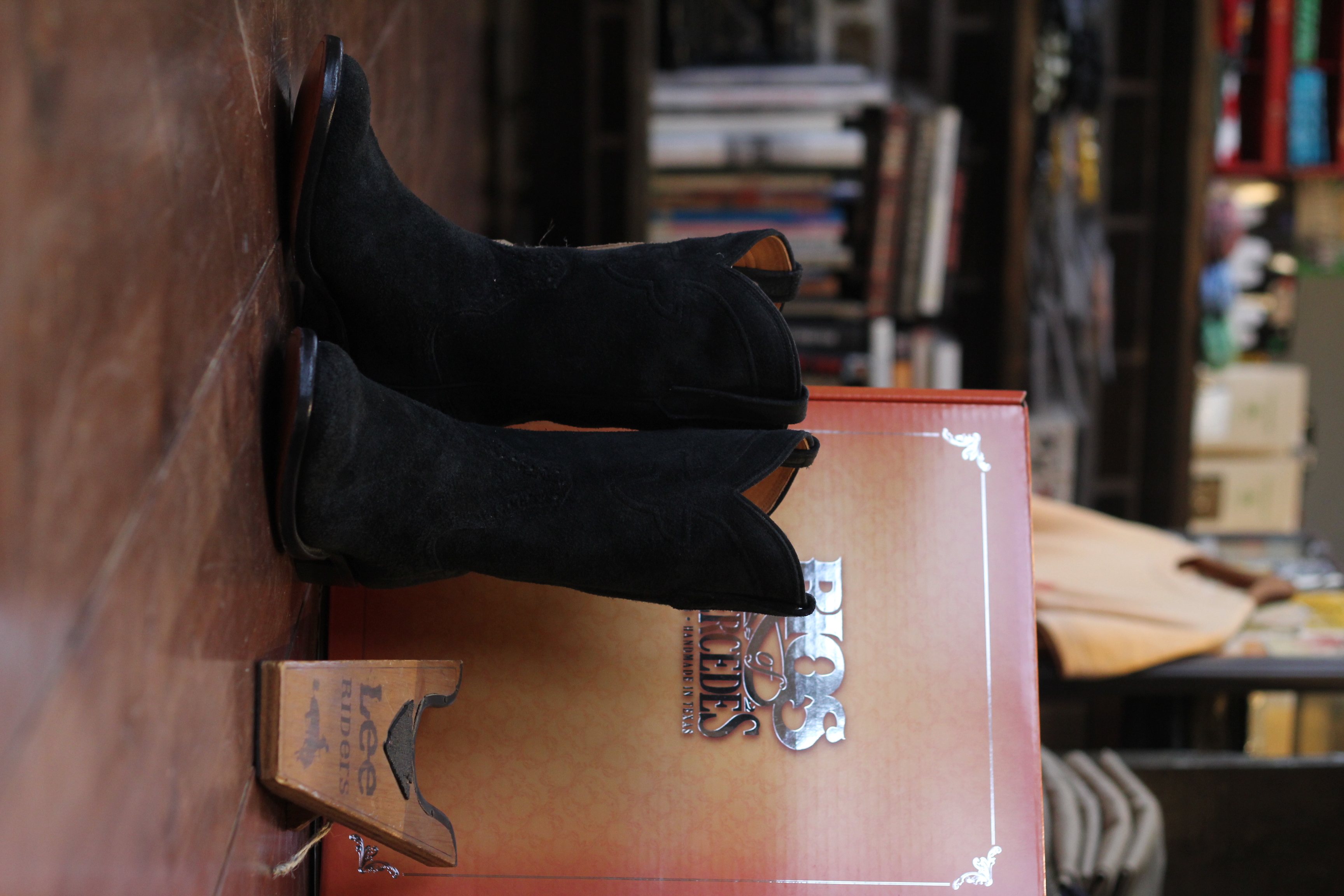 ≪New in≫Rios Black Suede