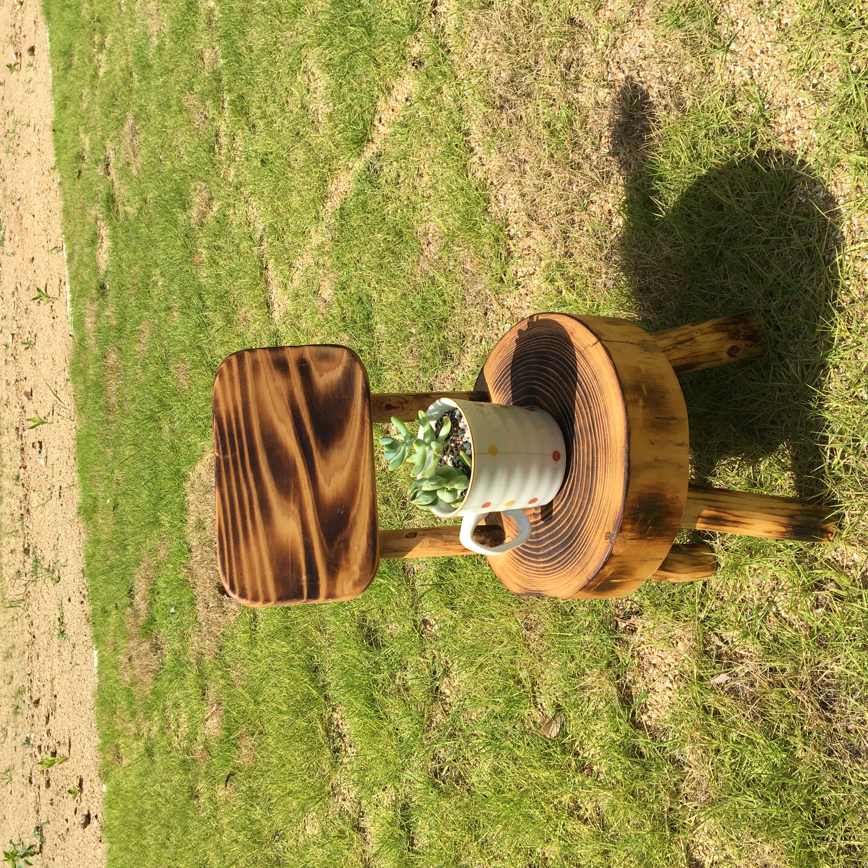 椅子の飾り花台です。