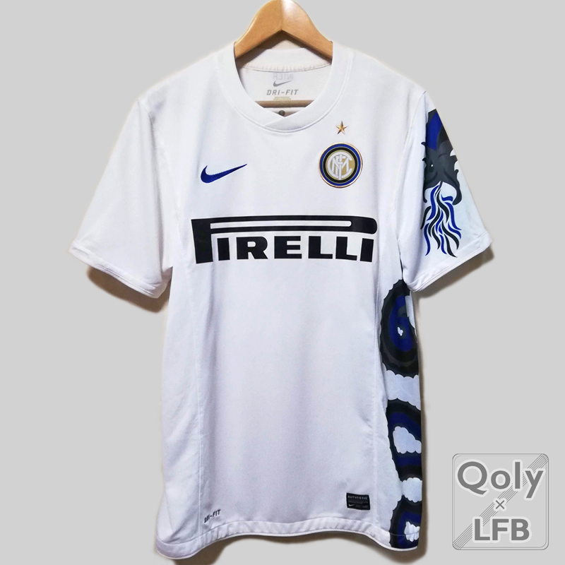 ヘビが絡みつく異端デザイン!インテル 2010-11 アウェイユニフォーム