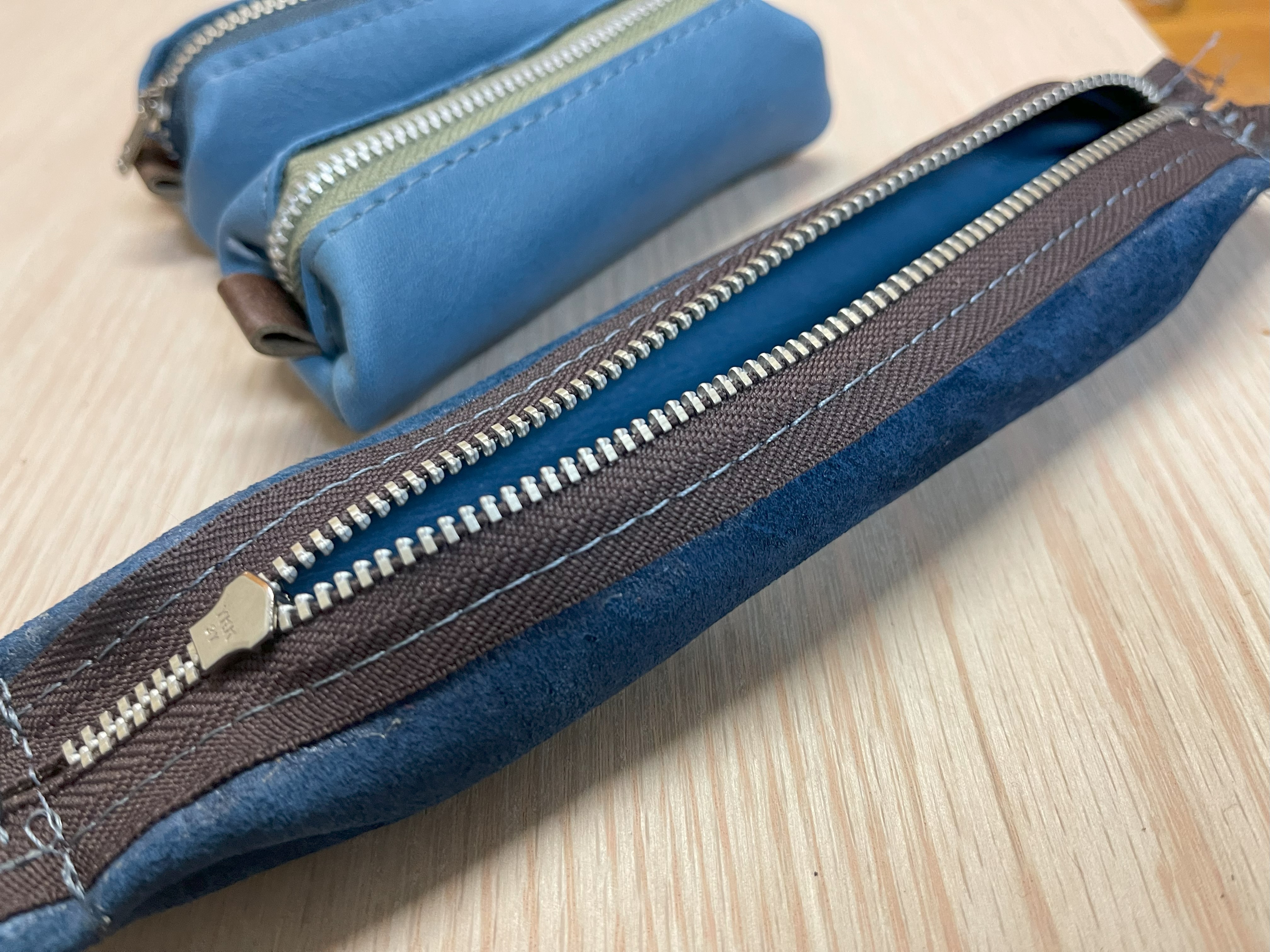 コツコツと、革小物をつくる時間。コインケースとペンケースの制作日記