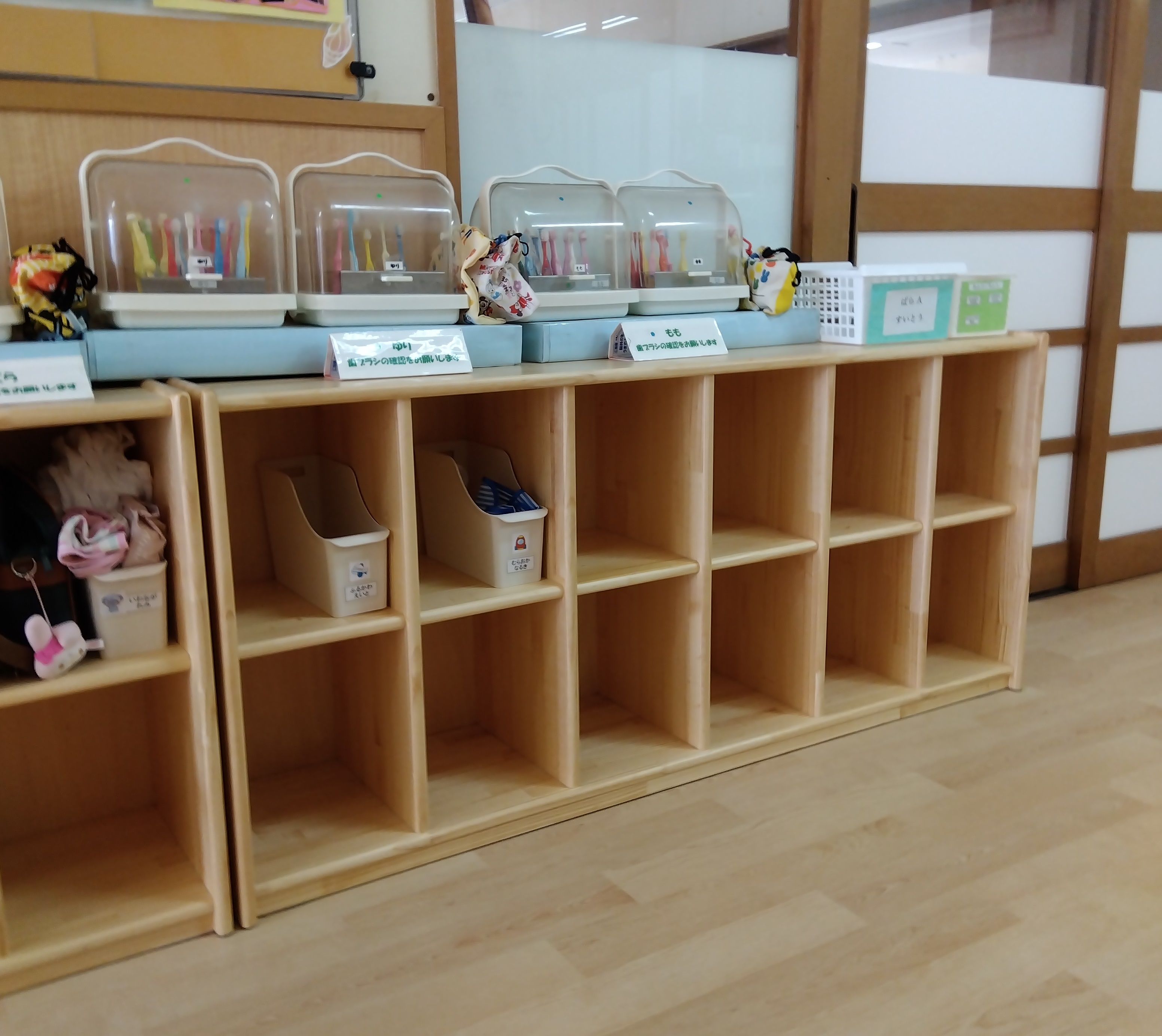 収納棚　幼稚園施設　保育園施設　園児用収納棚
