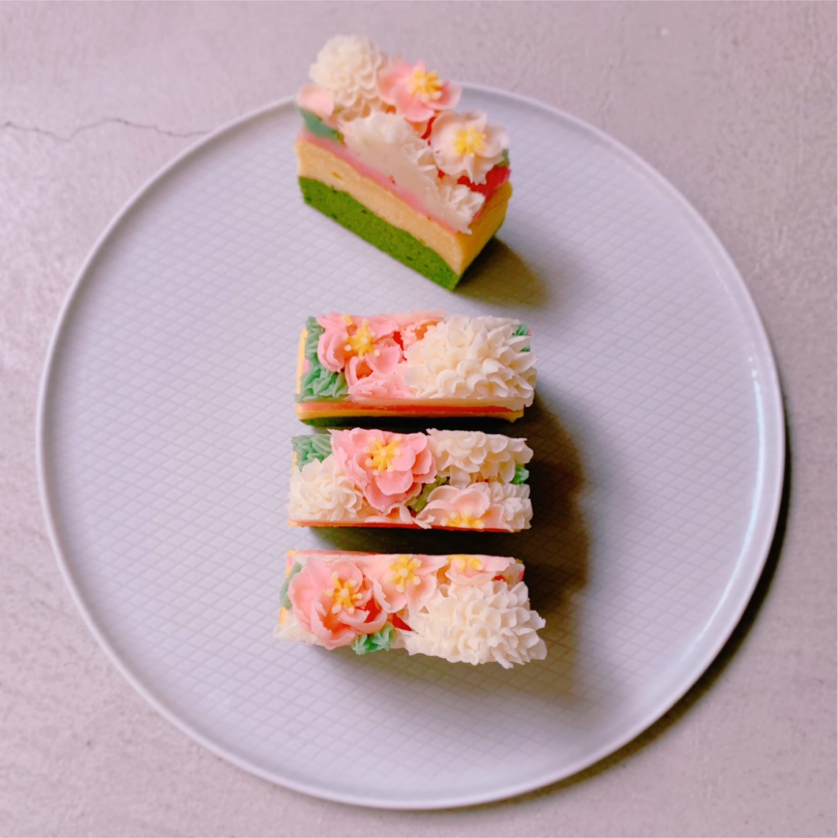 ひな祭りケーキ  2月8日土曜日10時〜発売