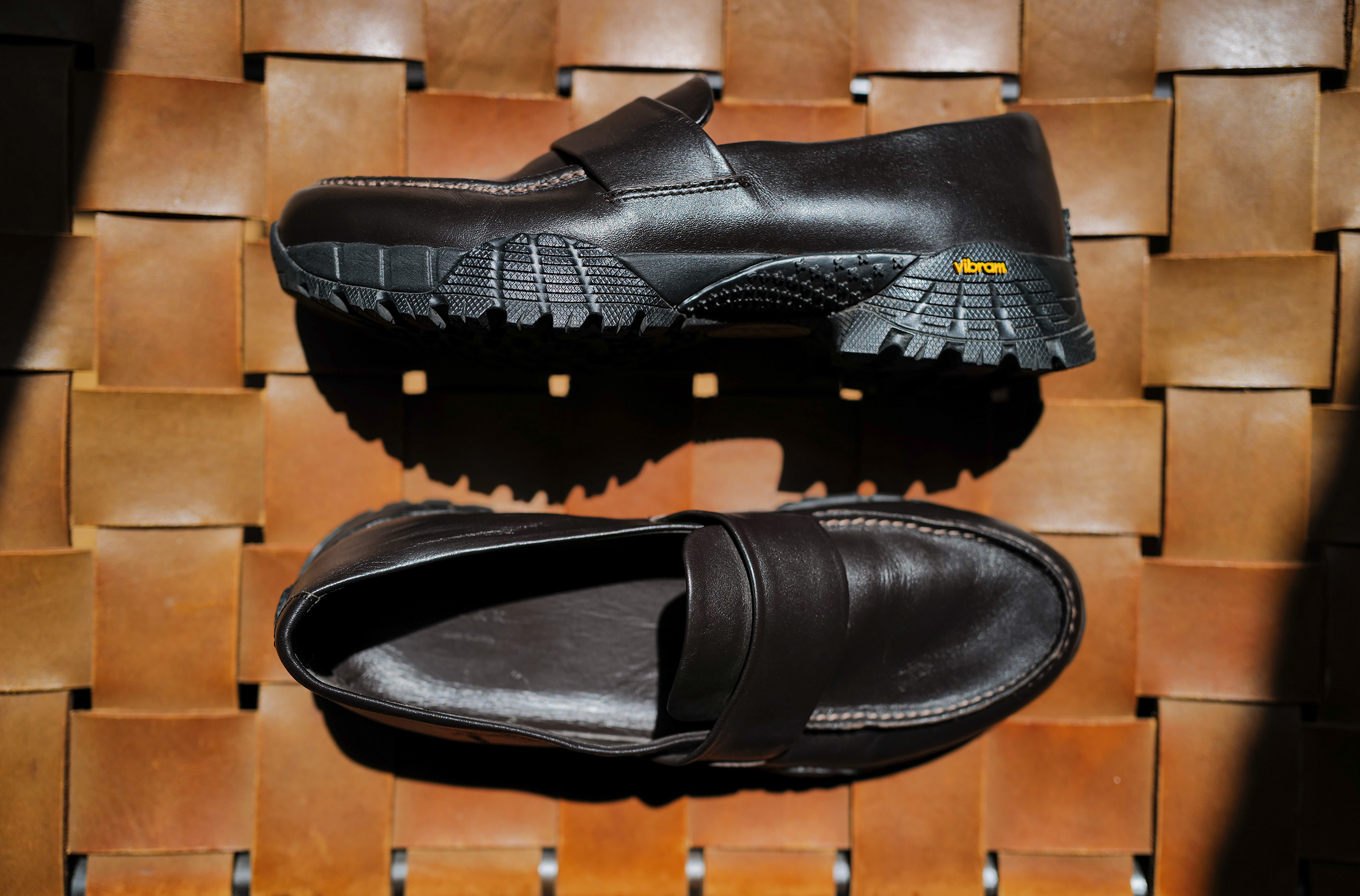 ESSAY｜DARK BROWN