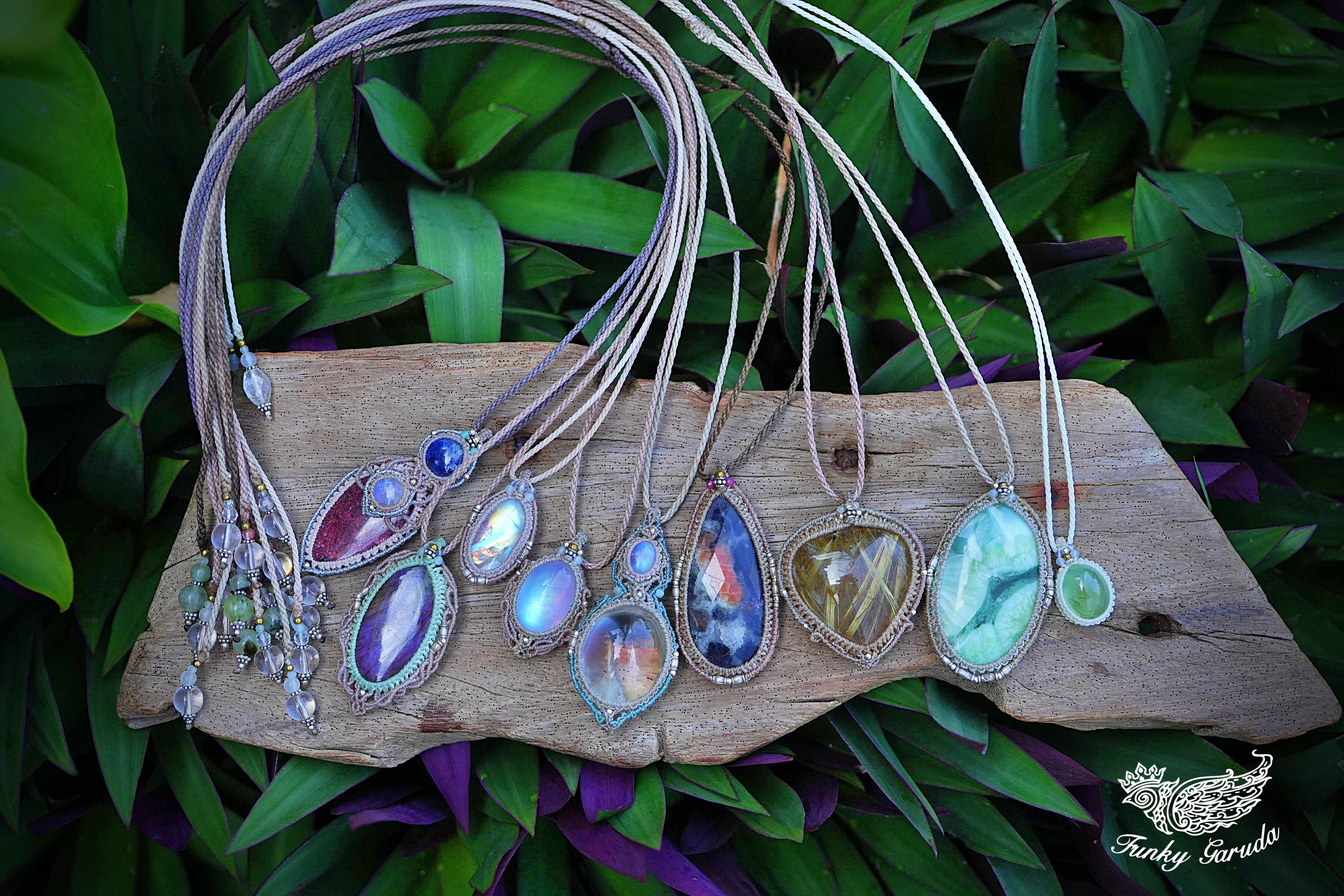 9月15日(日)20時 新作マクラメネックレス