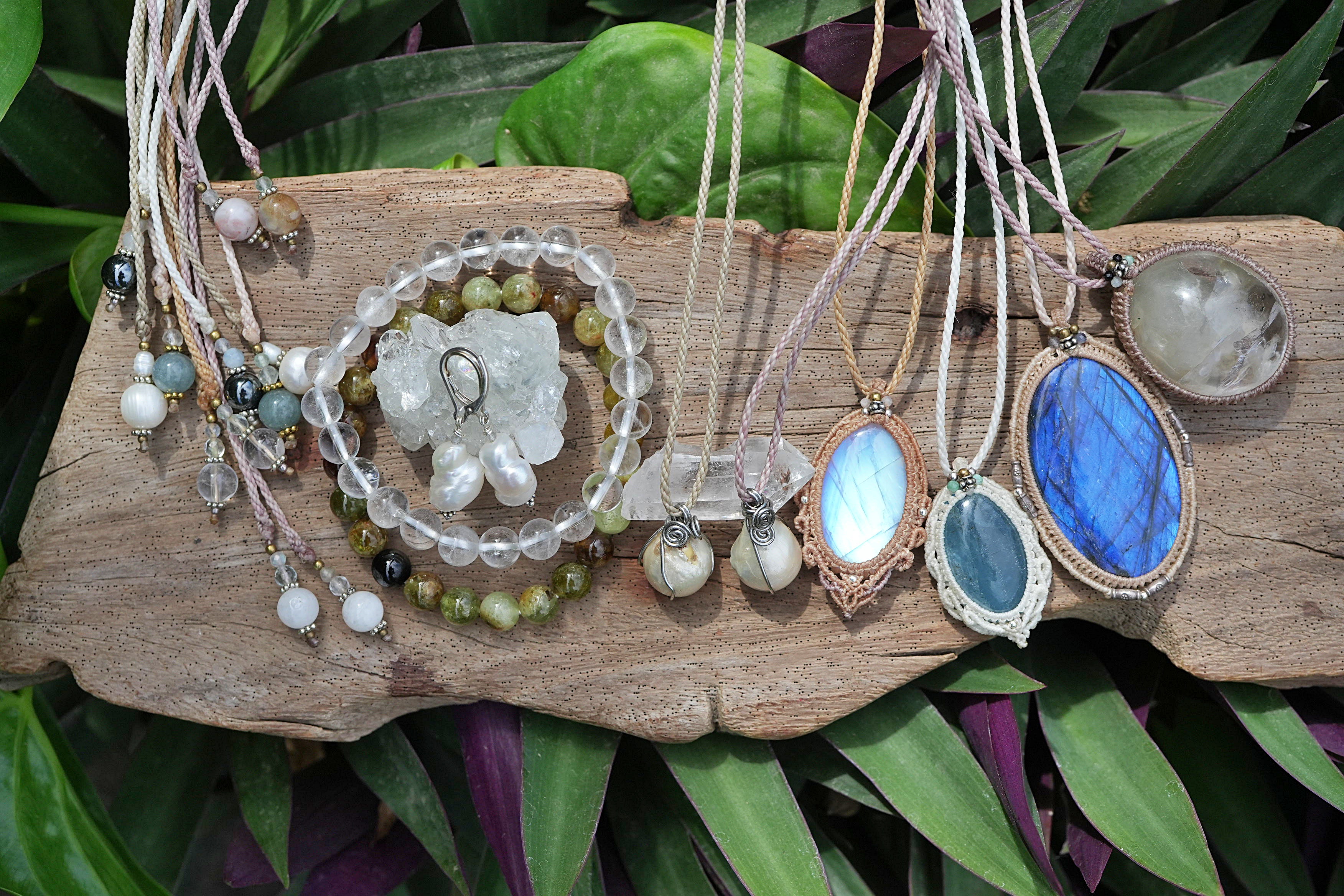 1月10日（土）新作ネックレスは真珠などしっとりした天然石です！