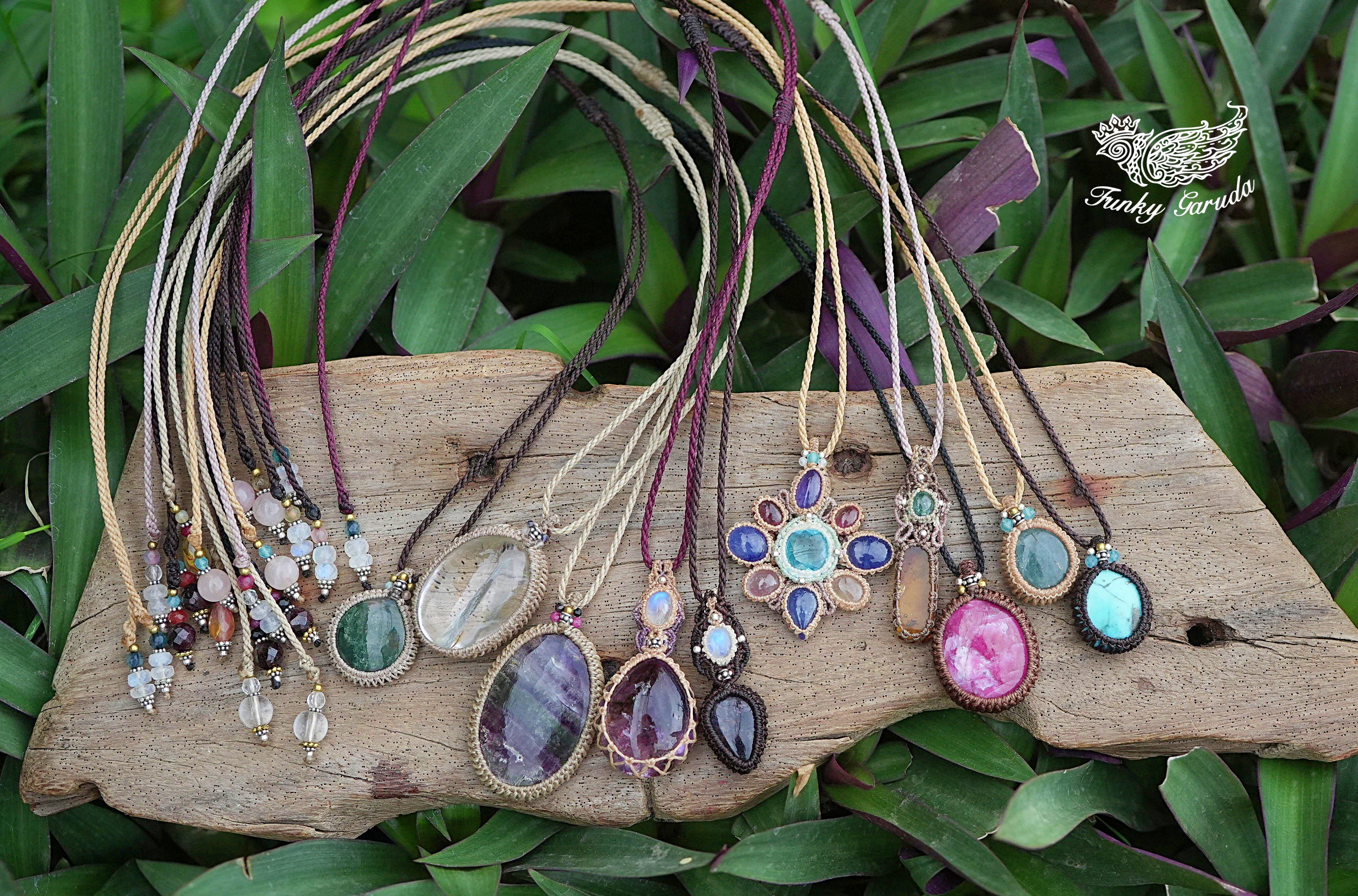 1月17日(土)20時 新作マクラメネックレス 10点 販売開始