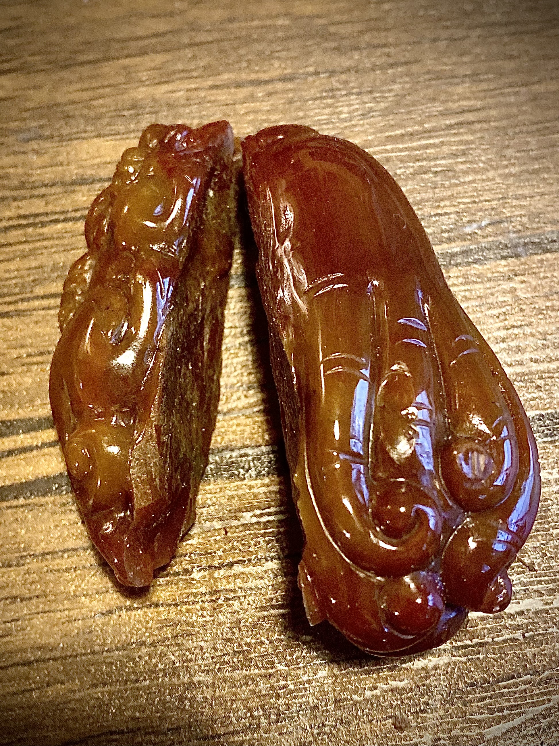 割れたペンダント