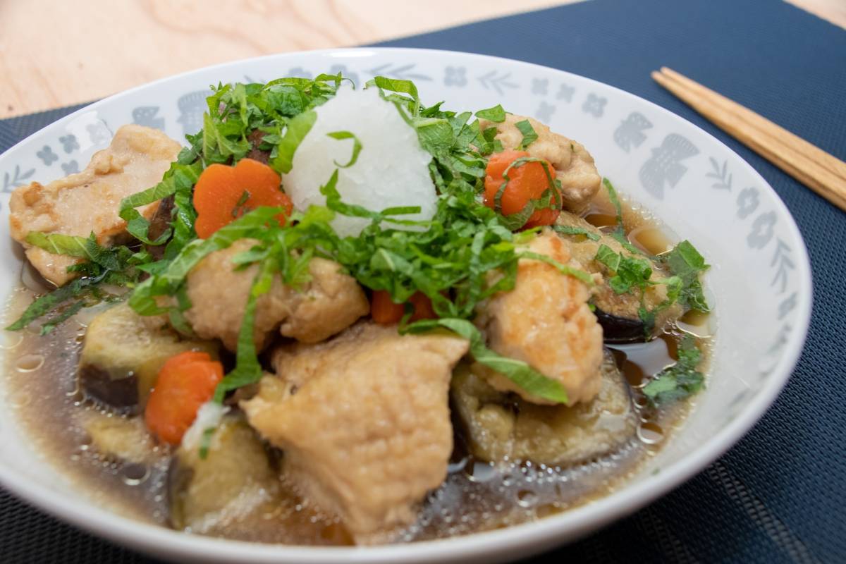 「夏の疲れをリセットする癒しの一皿：みやざき地頭鶏（じとっこ）を味わって♫」