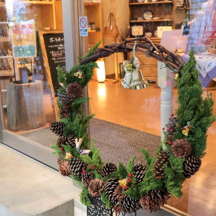 クリスマスリース＆お店の様子