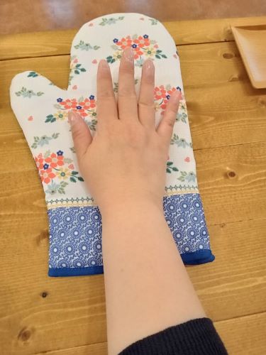 キッチングローブ&アンティークの布・本日発送お休みします