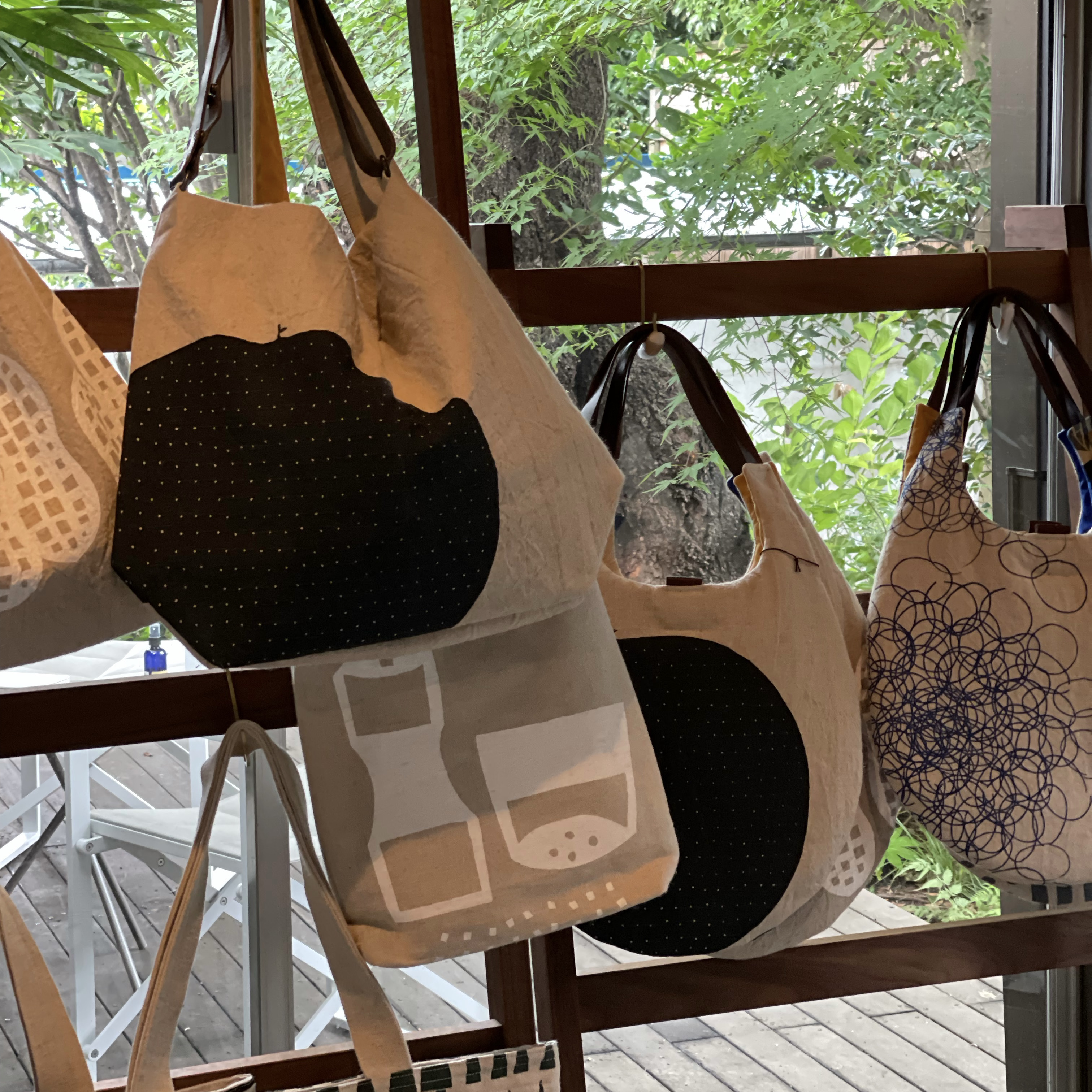 【坂井千尋  × アトリエか猫  展】 か猫さんの布バッグ