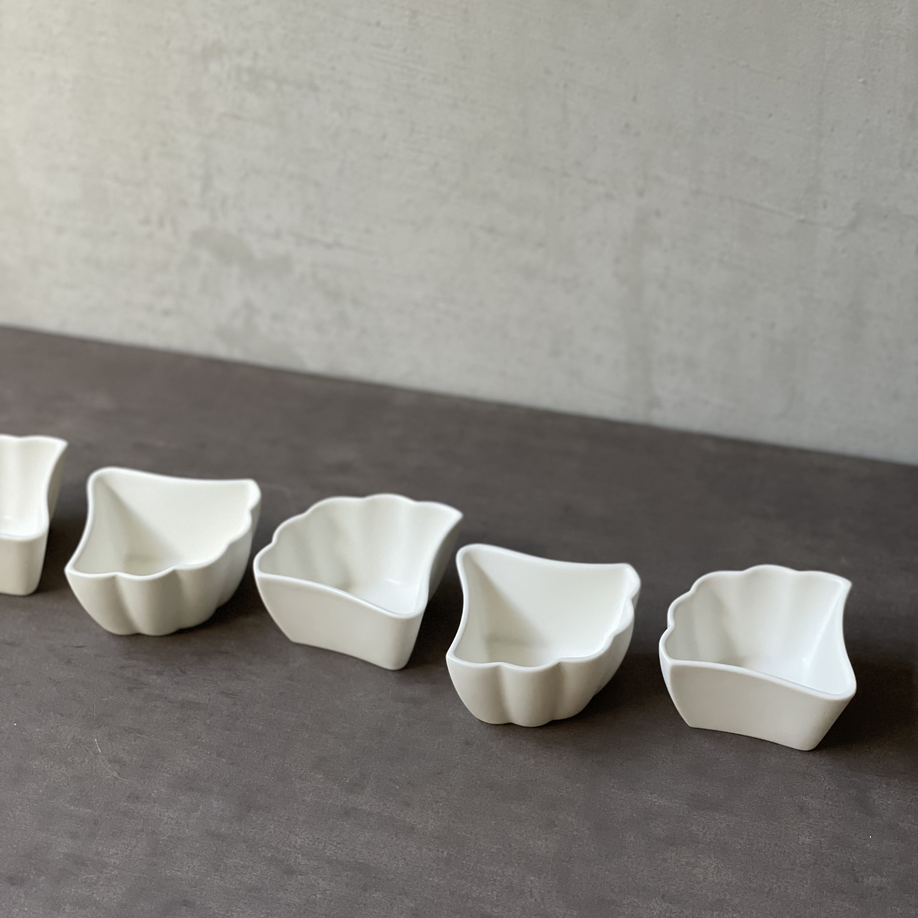【 スエトシヒロ 磁器展 】online shop での販売がスタートいたします。