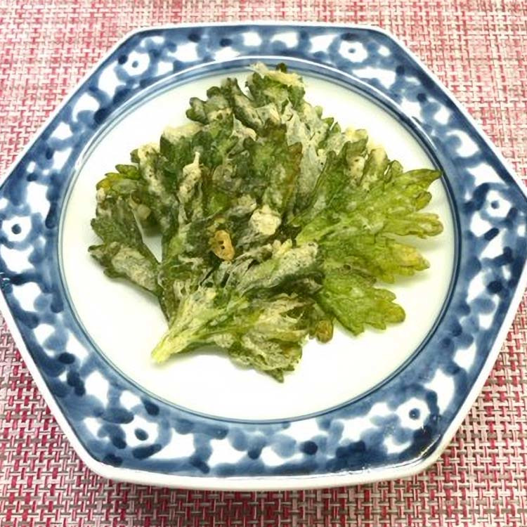 パリっとした食感がたのしめます。「セロリの葉の天婦羅」｜サルベージ料理