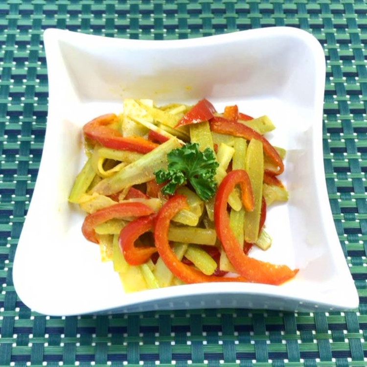 カレーの香りが食欲をそそる「ブロッコリーの軸とパプリカのマリネ・カレー風味」｜サルベージ料理