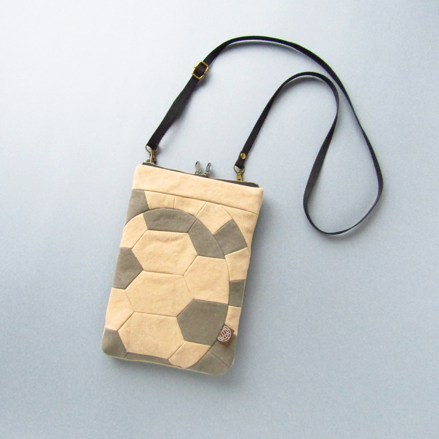 New!甲羅デザインサコッシュ