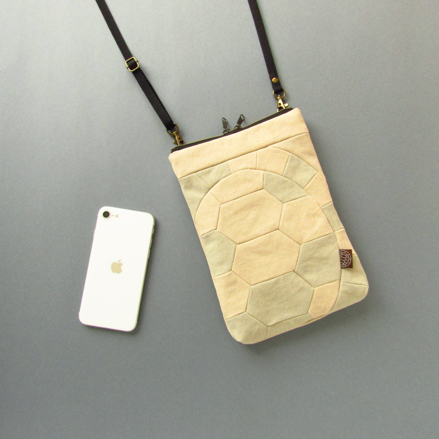 New！甲羅デザインサコッシュ