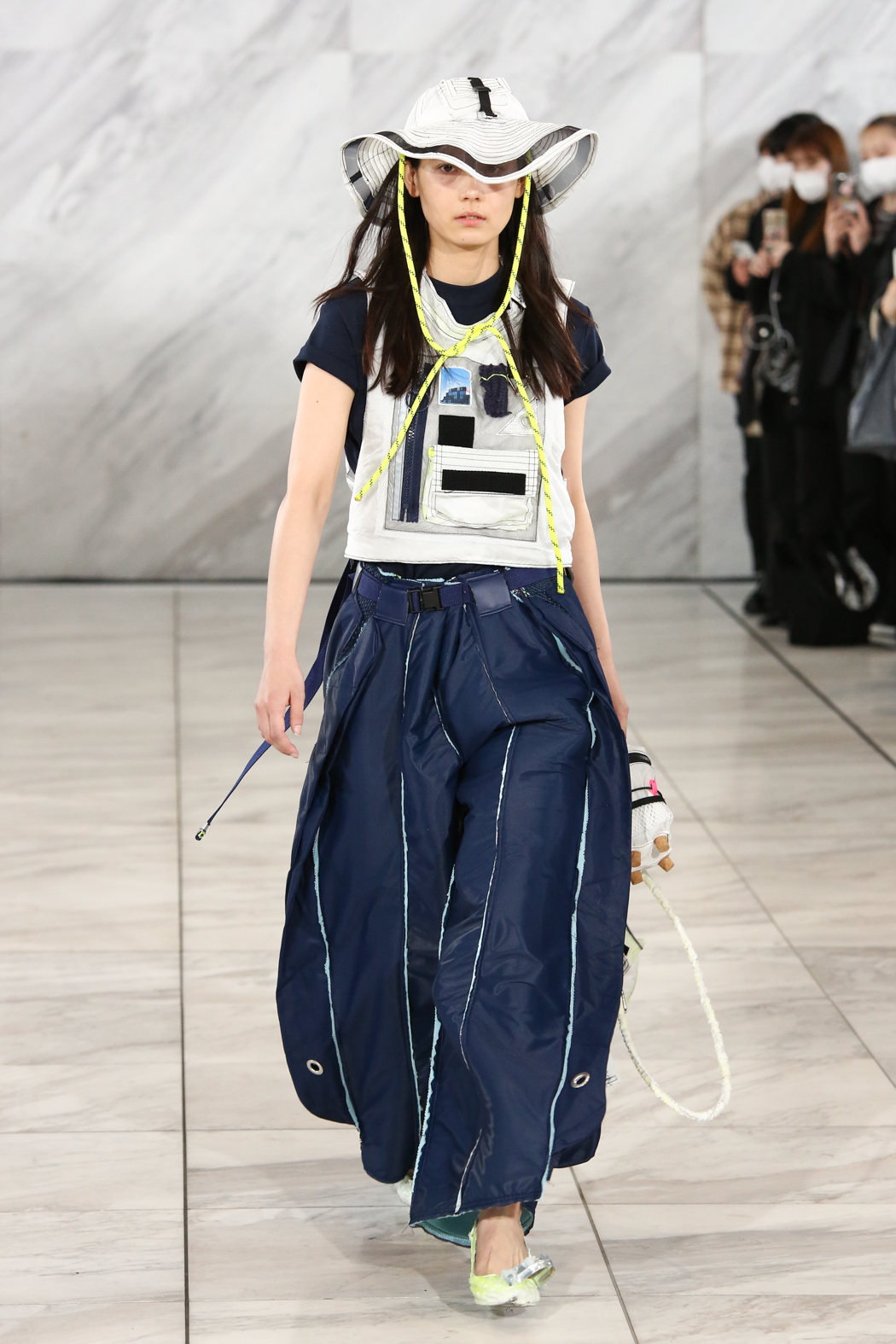 AW21 / Still Light One