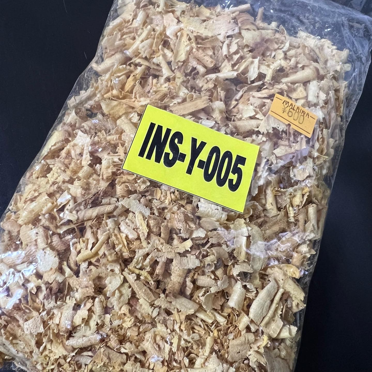 パロサントでスマッジングをして空間の浄化に。