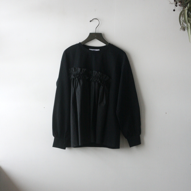 新作のお洋服がたくさん届きました