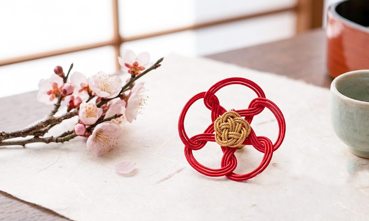 【新商品】手作りの時間を楽しむ「水引梅の花ブローチ手作りキット」ができました