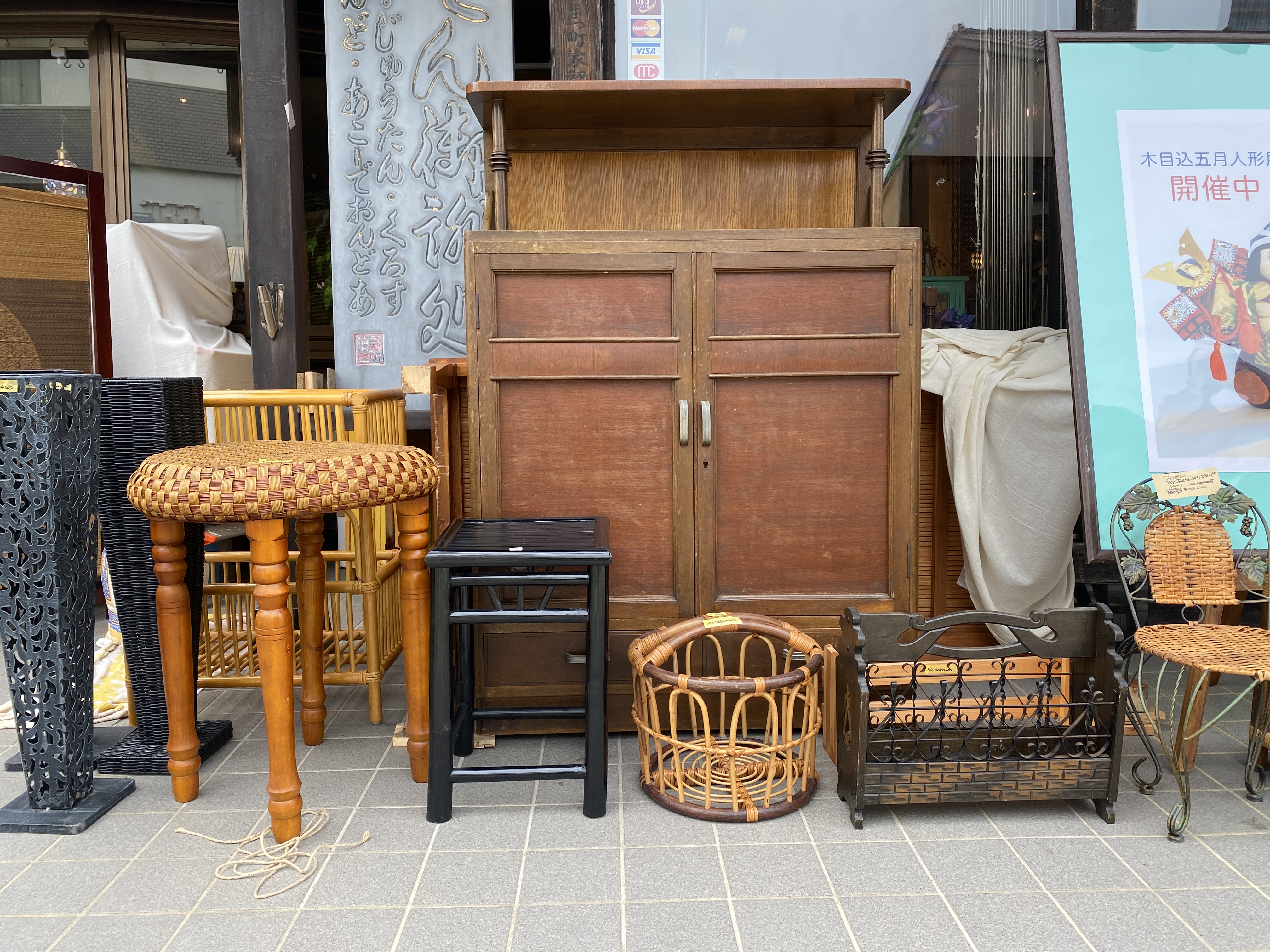 アンティークの品が続々と入荷しています