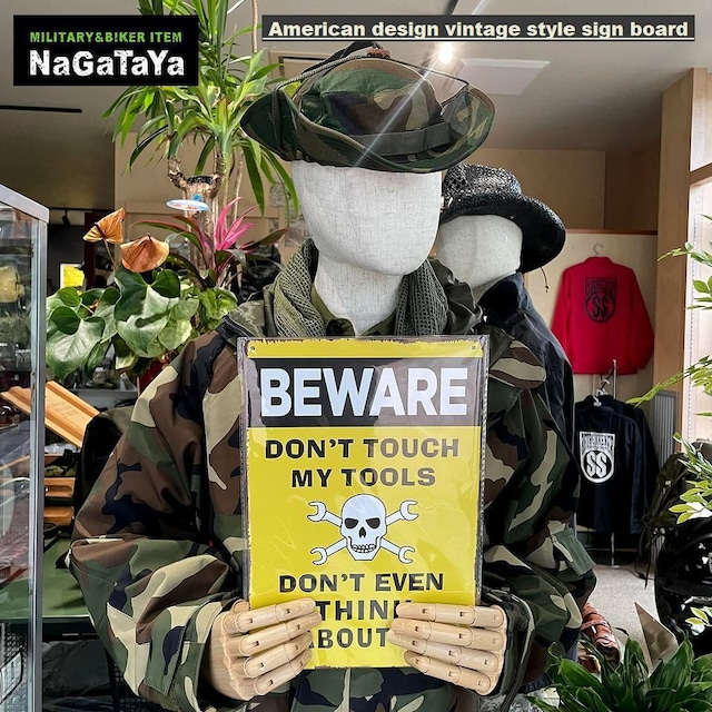 アメリカンなブリキ看板 BEWARE だぜ！！