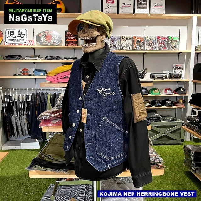 児島のワンポイント刺繍が入ったネップデニムベスト.。