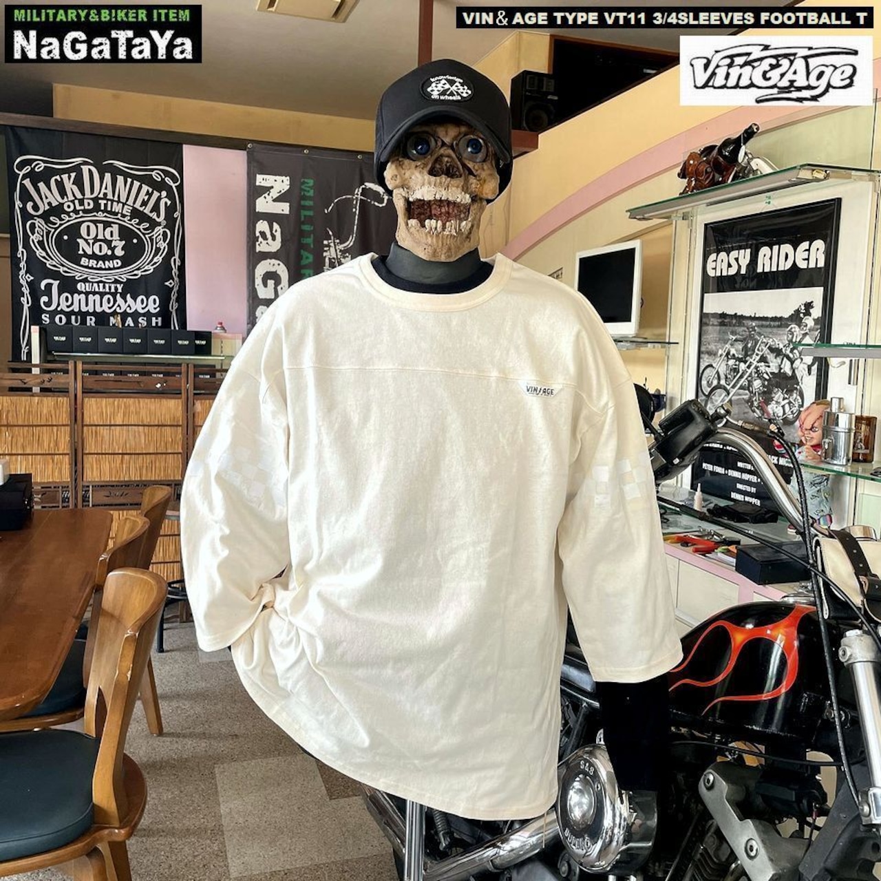 V&Aの、両袖に同系色のプリントを施した七分丈セミワイドフットボールシャツ