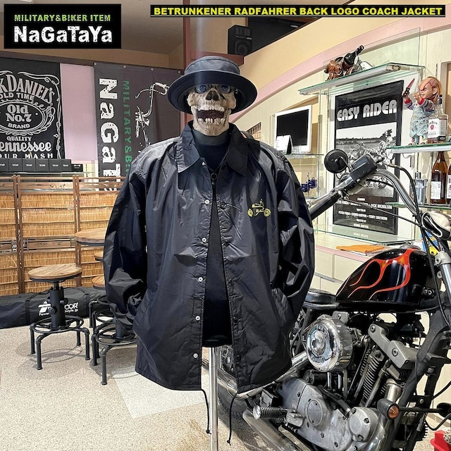 BETRUNKENER RADFAHRERのロゴがクールなクラブスタイルのコーチジャケット